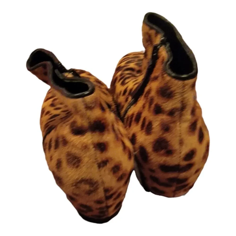 Nine West Leopard Print Bootie Size 9
